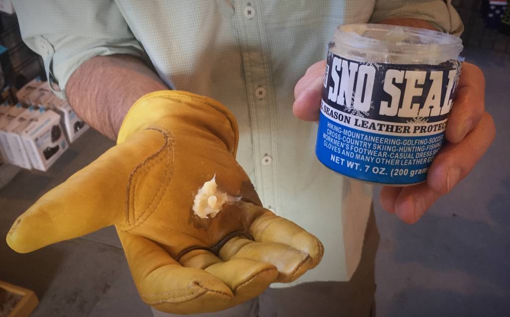 How to Waterproof Your Leather Gloves in 5 Steps