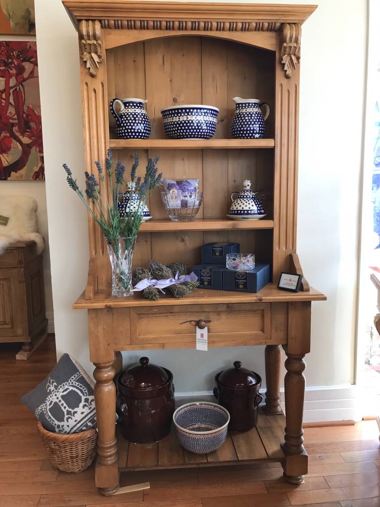 Jacobean hutch small Standard Wax European Splendor®