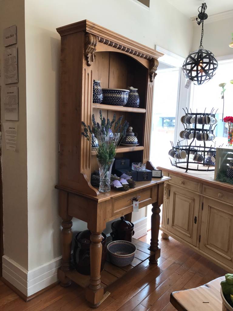 Jacobean hutch small Standard Wax European Splendor®