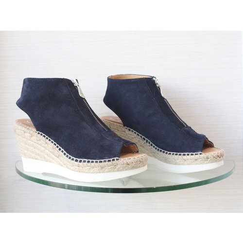 Kanna Kanna Zip Up Wedge with a White Sole Kanna Kanna Zip Up Wedge with a White Sole