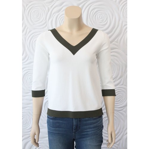 D Exterior D Exterior V-Neck Top with 3/4 Sleeves D Exterior D Exterior V-Neck Top with 3/4 Sleeves