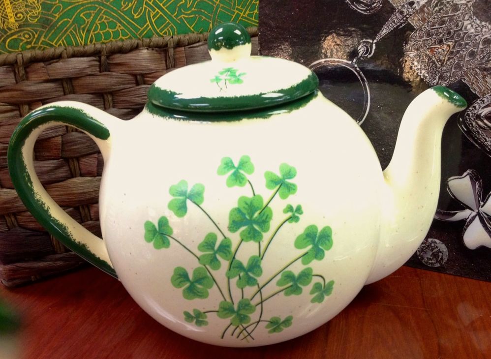TEAPOTS, MUGS & ACCESSORIES XLARGE CERAMIC SHAMROCK TEAPOT Irish
