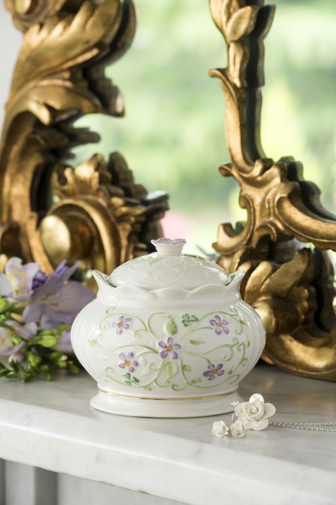 BELLEEK IRISH FLAX GIFT BOX Irish Crossroads