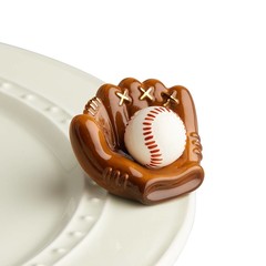 Products tagged with baseball mitt