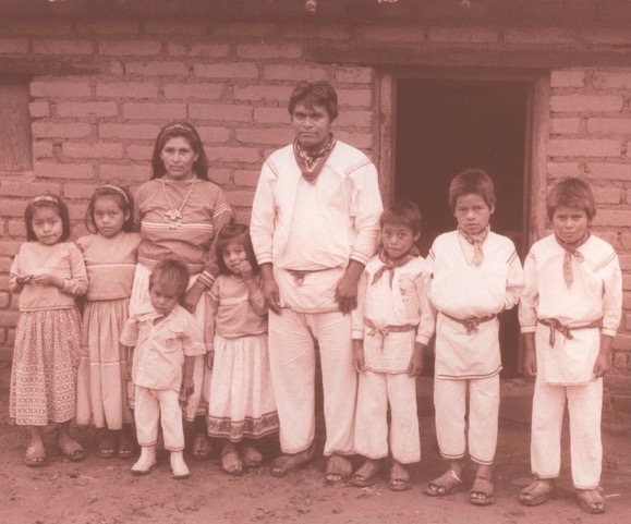 Juan Villa Huichol artist with his family