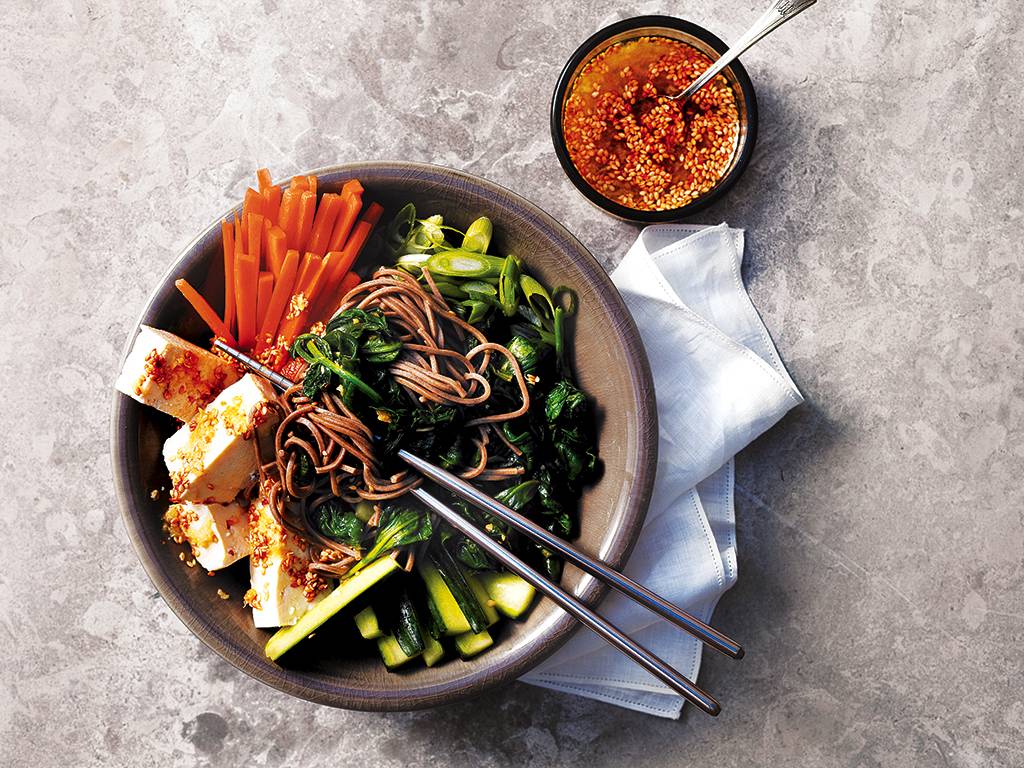 Salade de tofu et de legumes asiatiques