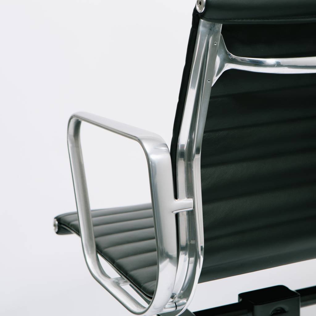 Herman Miller Eames Aluminum Group Management Chair