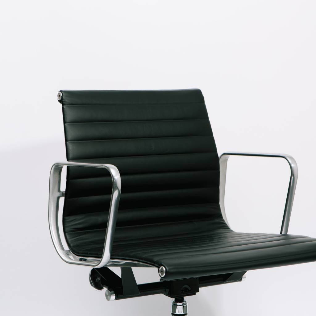 Herman Miller Eames Aluminum Group Management Chair