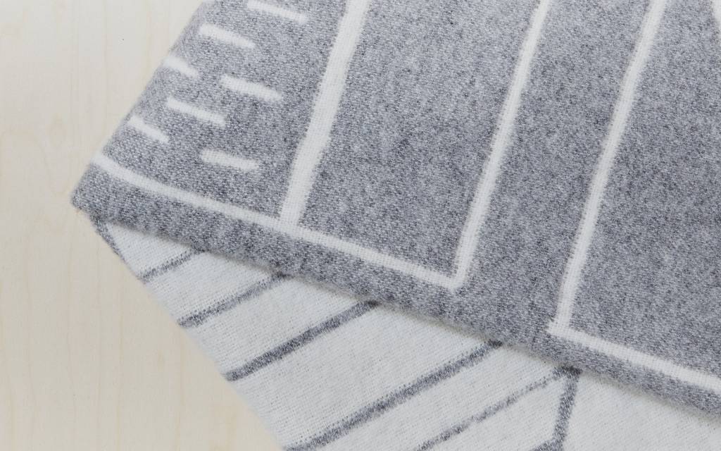 Hawkins NY Alyson Fox Alpine Throw (Snow)