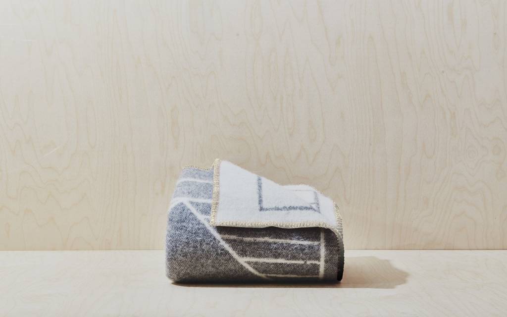 Hawkins NY Alyson Fox Alpine Throw (Snow)