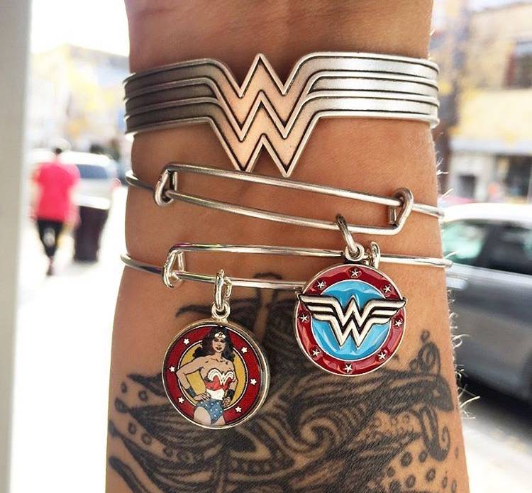 WONDER WOMAN!!!!!!! RULER OF THE WORLD