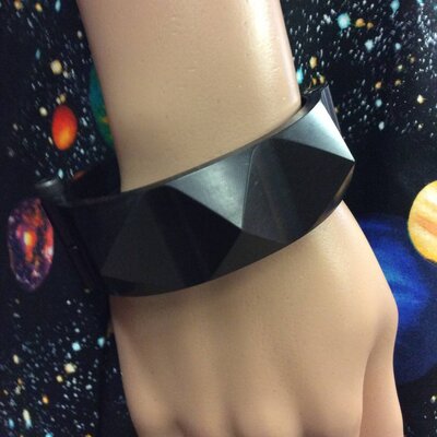 Apocalypse Hardware Machined Pyramid Spike Cuff