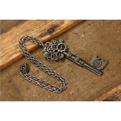 Elope Large Key Gear Antique Necklace