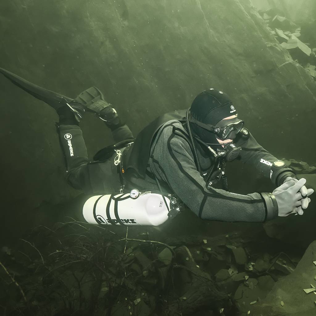 Scuba diving: a sport or a simple physical activity?