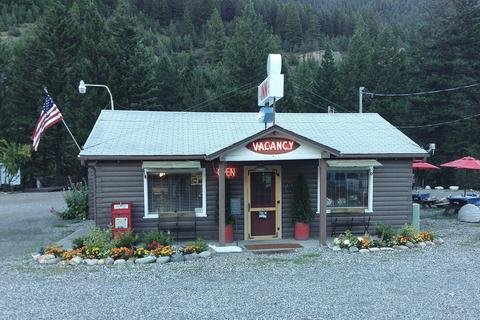 Looking for the perfect place to stay while fly fishing in Big Sky