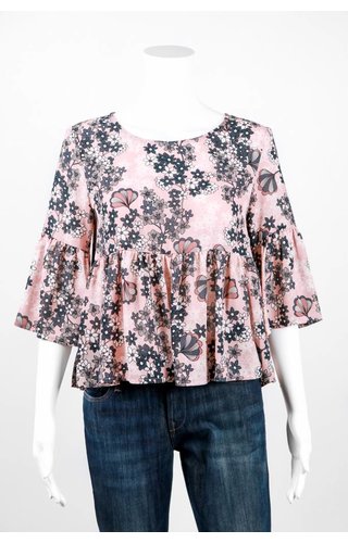 Cristina Gavioli Grey Floral Flutter Sleeve Blouse Cristina Gavioli Grey Floral Flutter Sleeve Blouse