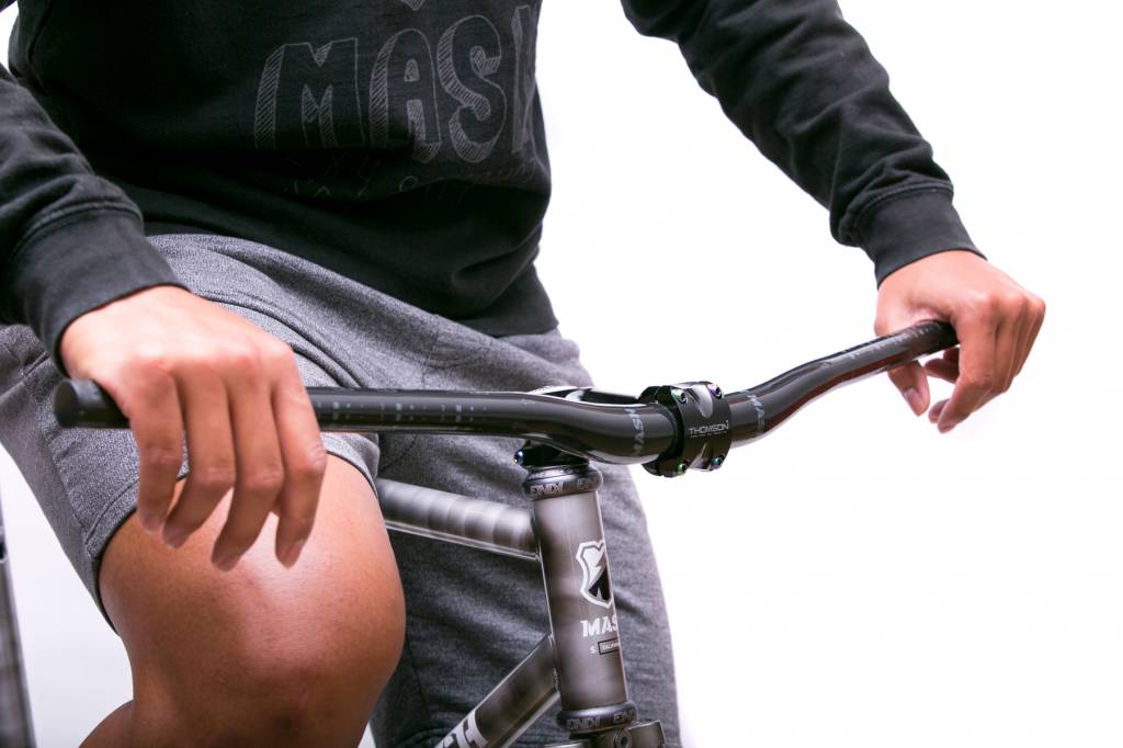 MASH Riser Bar Carbon 31.8 800 Black MASH Riser Bar Carbon 31.8 800 Black