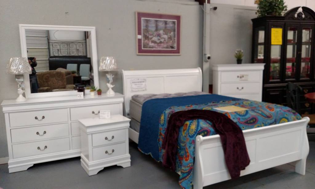 Sleigh Bedroom Queen Size White Bargain Box And Bunks